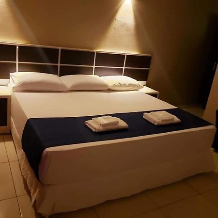 Hotel Llamosas Ciudad del Este Buitenkant foto