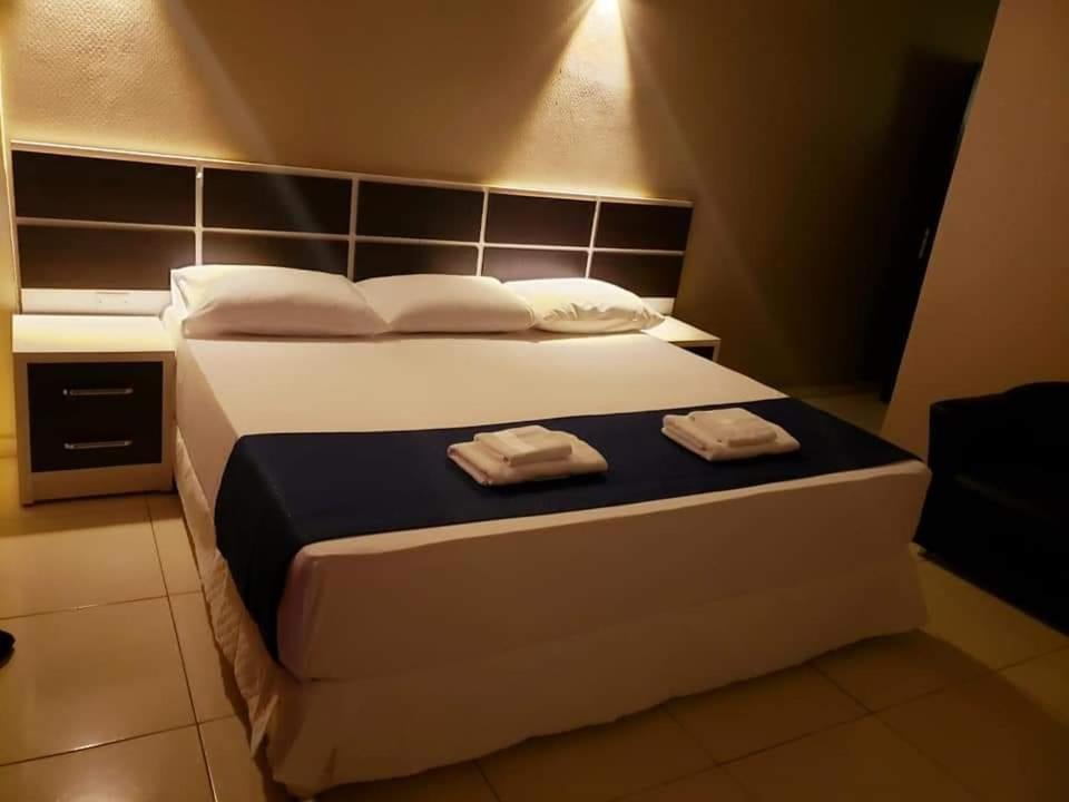 Hotel Llamosas Ciudad del Este Buitenkant foto